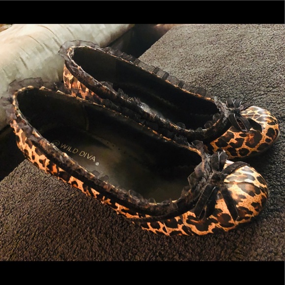 Wild Diva Leopard Print/Black Lace Heels - Picture 3 of 5